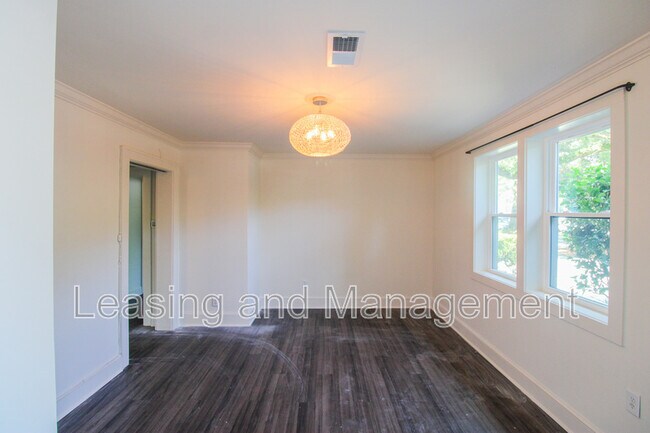 Building Photo - 505 Folly Rd