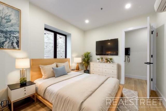 Foto del edificio - 2 bedroom in BROOKLYN NY 11213