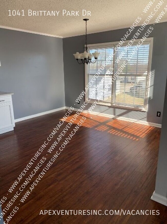 Foto del edificio - 1041 Brittany Park Dr