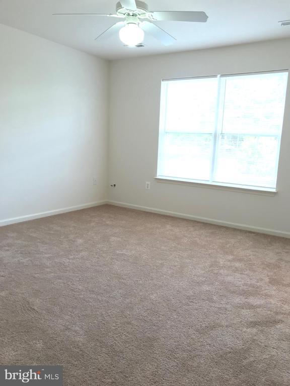 Foto del edificio - 411 Independence Dr