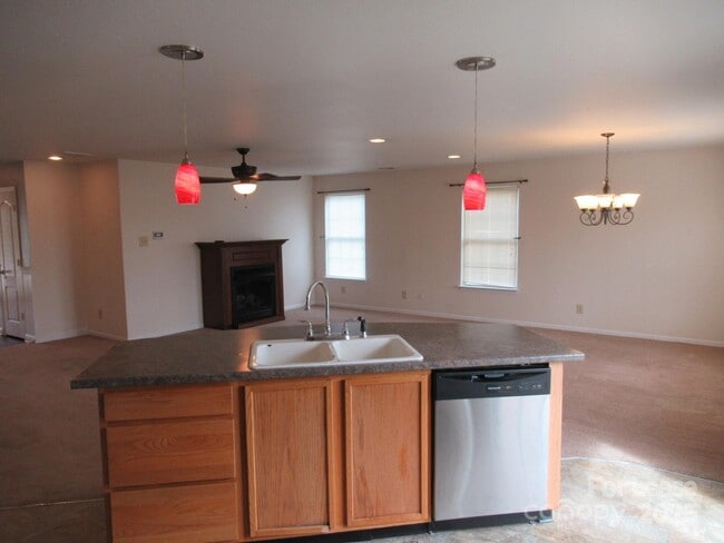 Building Photo - 122 Anastasia Ln