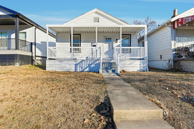 Building Photo - 6531 Plymouth Ave