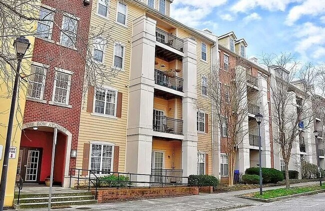 Building Photo - Fully Furnished Condo!