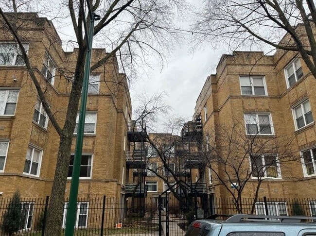 Building Photo - 4608 N Monticello Ave