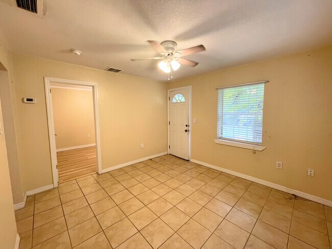 Foto del edificio - 348 N Orange St