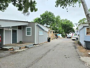 Building Photo - 4419 W Bayshore Dr