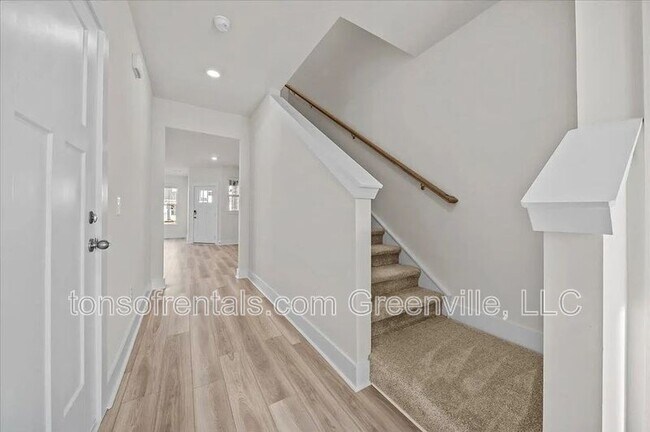 Foto del edificio - 448 Mill Park Way