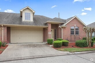 Building Photo - 1602 Village Townhome Dr