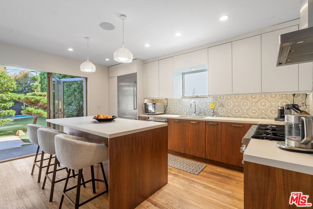 Primary Photo - 1954 Federal Ave