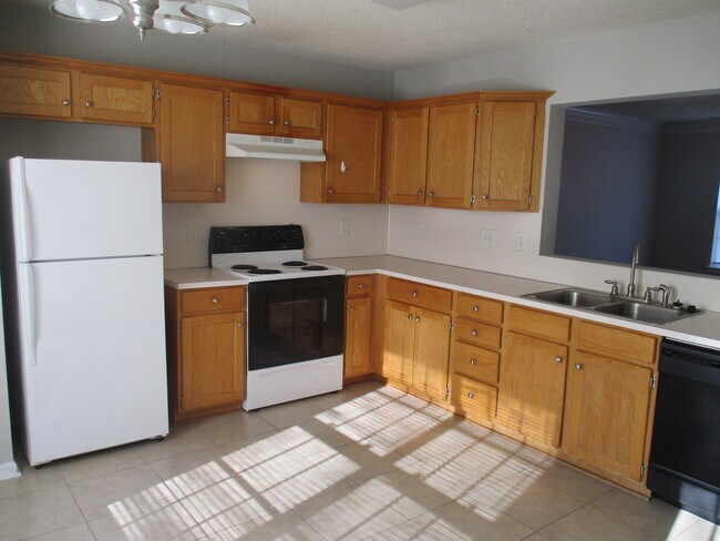 Eat in kitchen new paint - 2664 Thistle Brook Dr