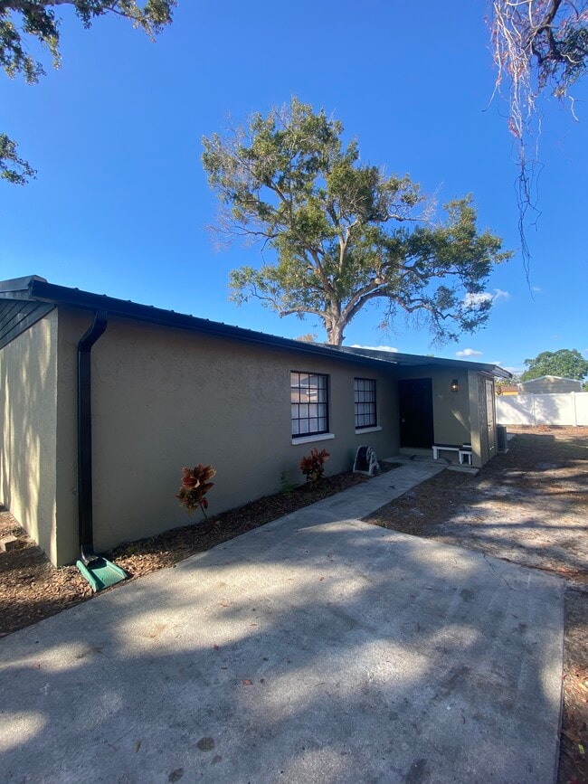 Building Photo - 3405 W Sligh Ave