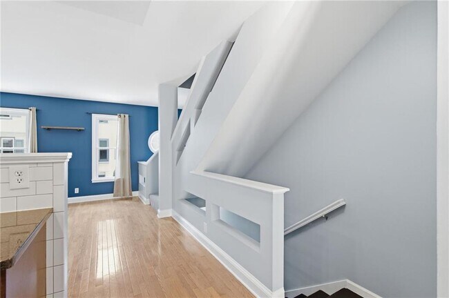 Foto del edificio - 856 St Charles Ave NE