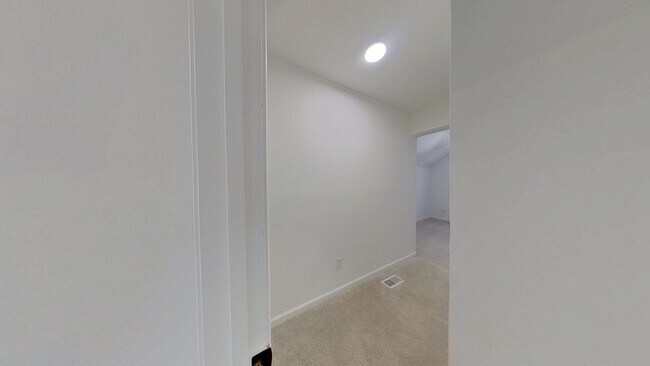 Building Photo - X Culloden More Ct