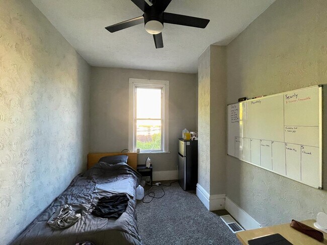 Foto del edificio - 3227 Dawson St