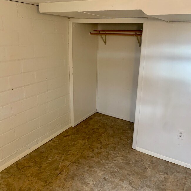 Building Photo - 317 5th Ave