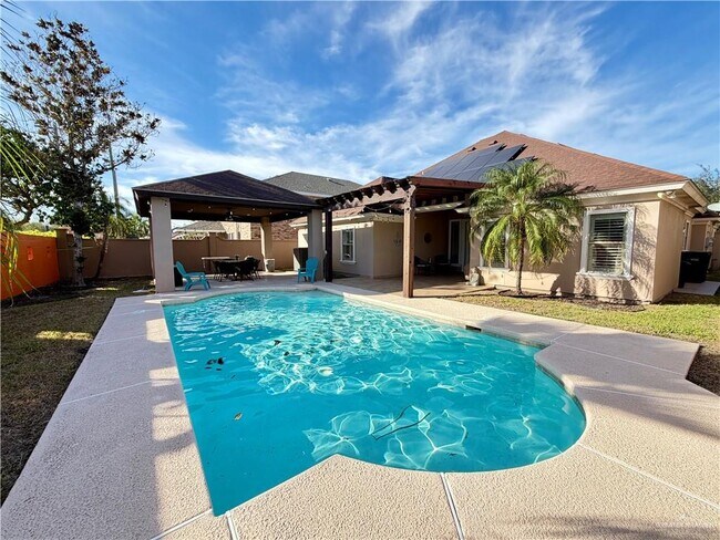 Foto del edificio - 12 Tyler Ave