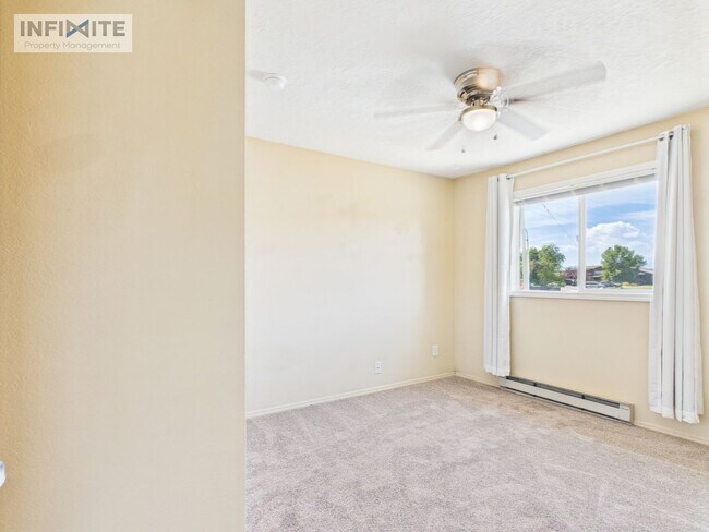 Foto del edificio - 2 Bed | 1 Bath | 884 Sq Ft