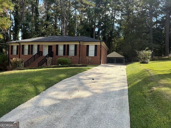 Building Photo - 1832 King George Ln SW