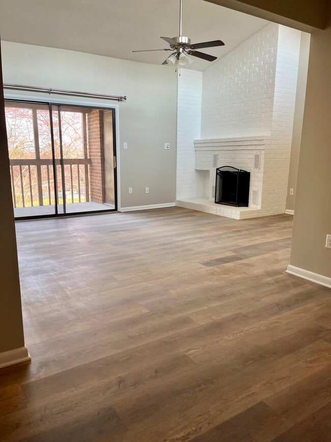 Dining room view to living room with vaulted ceilings - 104 Turtle Creek Rd