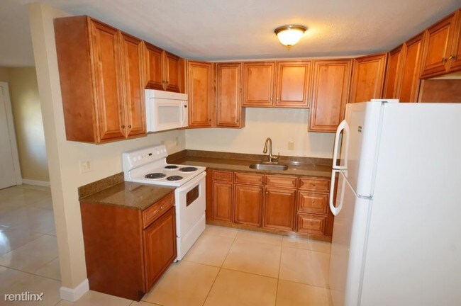 Building Photo - 5166 Woodland Dr