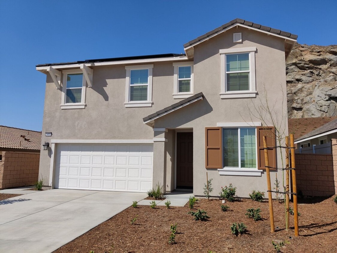 Foto principal - Newer Jurupa Valley Home -- 4 Bedroom / 3 ...