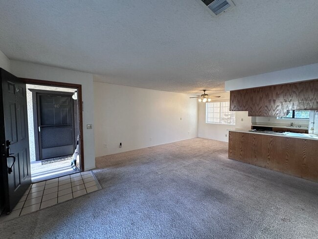 Building Photo - 2BB 2BA Condominium, Utilities Included