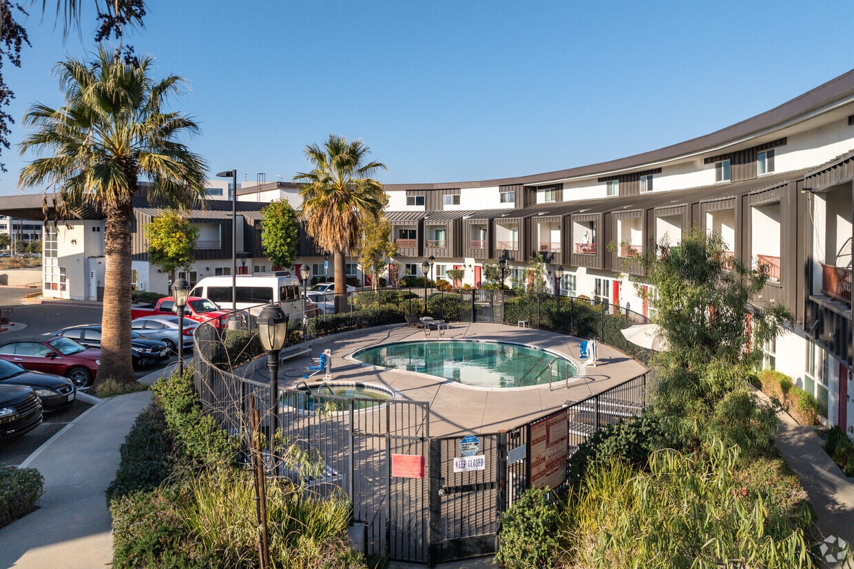 4261 Odyssey Dr - Dos Lagos Live/Work