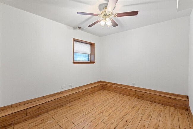 Foto del edificio - 3546 N Bosworth Ave