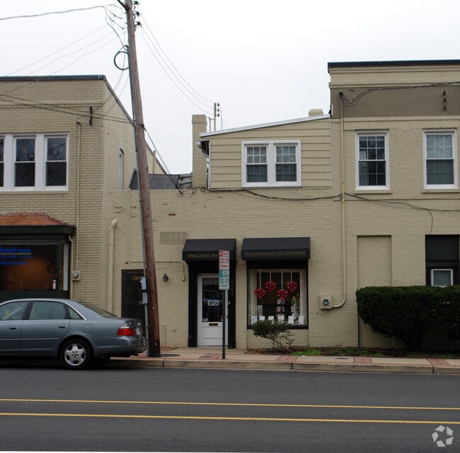 Building Photo - 2725-2731 Washington Blvd