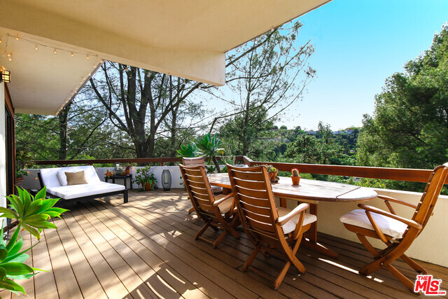 Foto del edificio - 65 Oakmont Dr