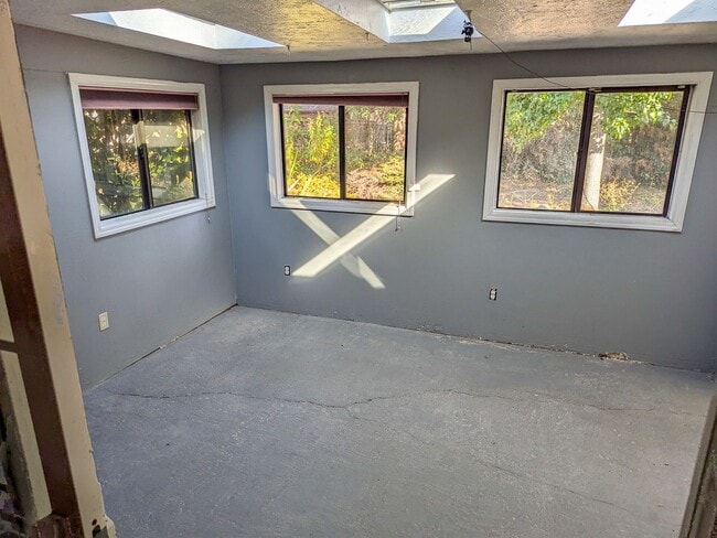 Building Photo - 4615 Selby Ct NE