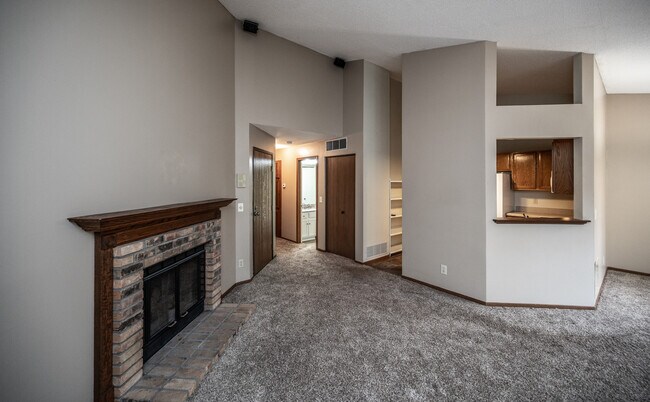 La chimenea es solo para fines estéticos. - 3589 Blue Jay Way