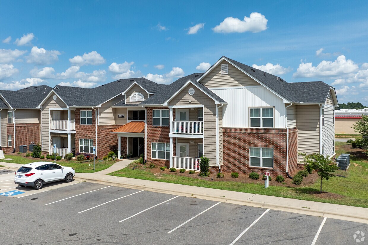 Foto principal - McArthur Park Apartments