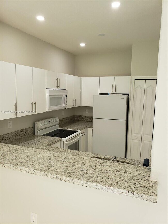 Building Photo - 1666 SE 27th Ct