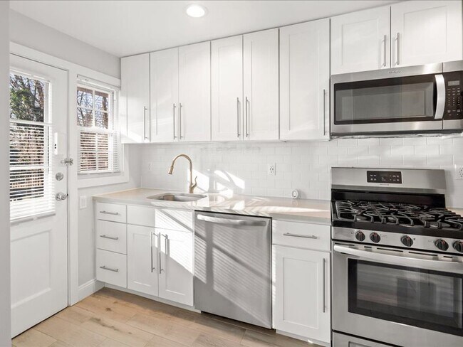 Foto del edificio - Commonwealth Townhomes