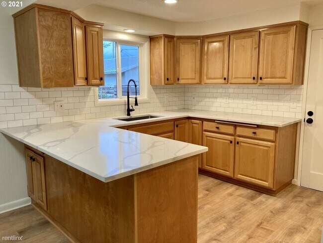 Building Photo - 3 br, 2 bath House - 2930 Elmira Rd