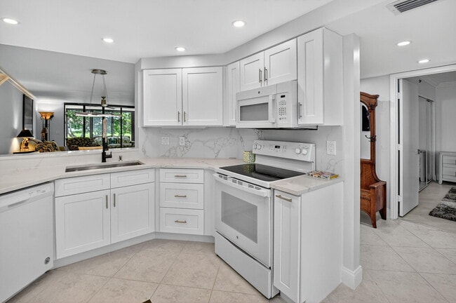 Building Photo - 15362 Strathearn Dr