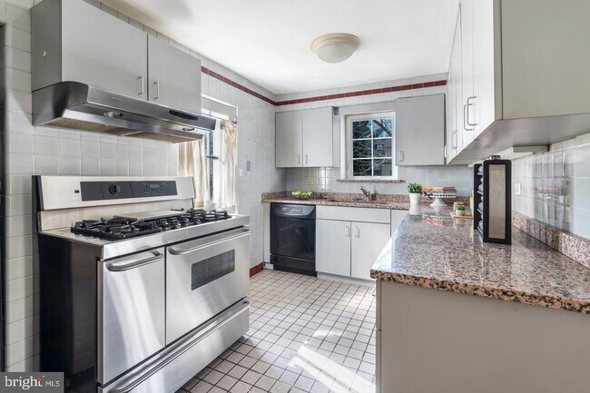 Foto del edificio - 52 E Levering Mill Rd