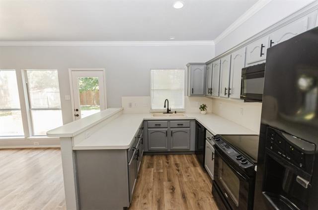 Building Photo - 1402 Belaire Dr