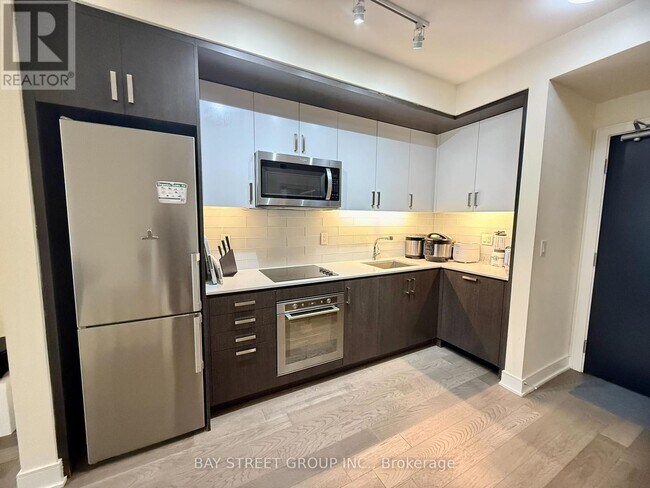 Photo du bâtiment - 1575-1575 Lakeshore Rd W