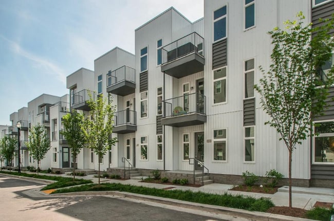 Building Photo - 727 Cleo Miller Dr