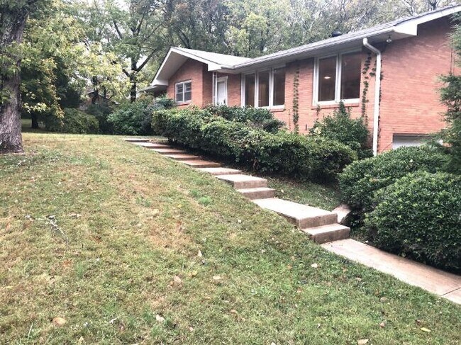 Building Photo - 9035 Forest Lawn Dr