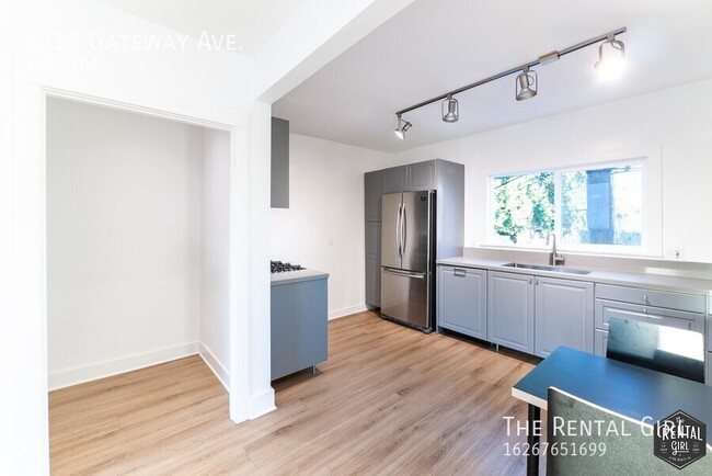 Building Photo - Sweet Silver Lake One Bedroom | Upper Unit...