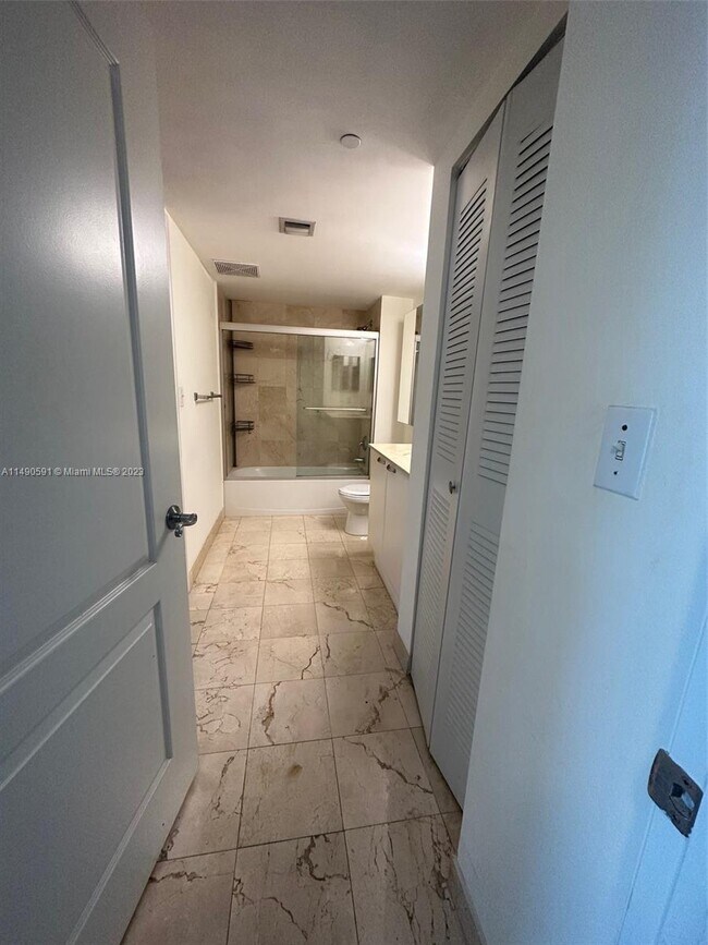 Building Photo - 2101 Brickell Ave