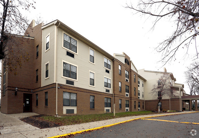 Building Photo - Goodwin Plaza Apartments