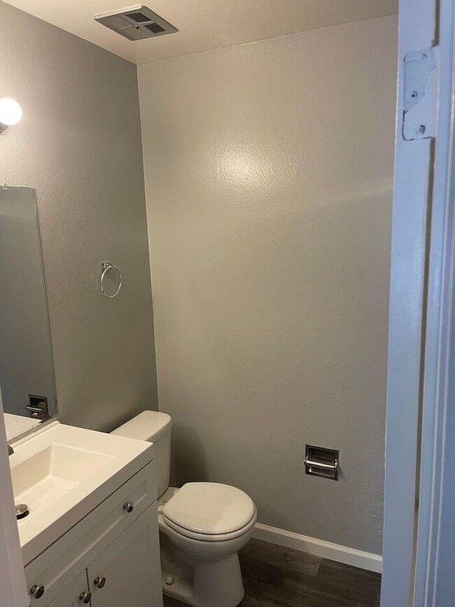 Foto del edificio - Wonderful 3 bedroom 2 bath house in Fremont