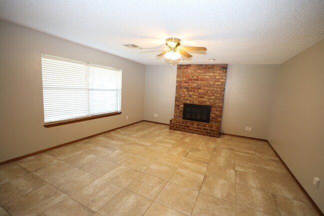 Foto del edificio - 1815 Nightingale Cir