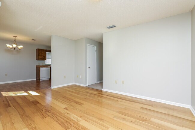 Foto del edificio - 1608 Gattis Dr