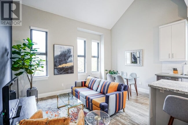 Photo du bâtiment - 50 Russell St