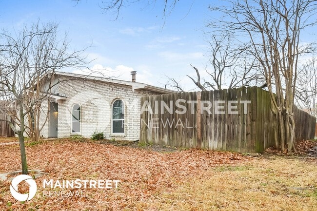 Building Photo - 9017 Willowbrook Dr